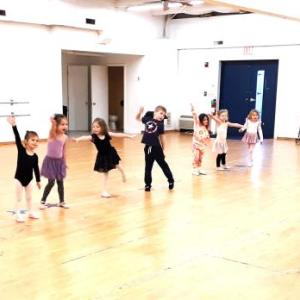 Class continues with the aide of assistant Lily Billings (left). JANE CARPENTER/Boothbay Register