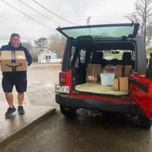 Independent contractor Scott Carpenter of Edgecomb loads packages at the Boothbay Harbor Post Office. ISABELLE CURTIS/Boothbay Register