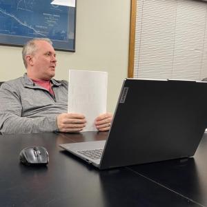 Superintendent Sean Boyer shares the district's recent cybersecurity assessment with trustees. ISABELLE CURTIS/Boothbay Register