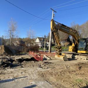 BHSD continues work to relocate a waterline under its parking lot at 27 Sea Street, Boothbay Harbor on April 21. ISABELLE CURTIS/Boothbay Register