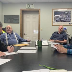 BHSD trustees discuss what to do about a mysterious pump station found on Wharf Street. ISABELLE CURTIS/Boothbay Register
