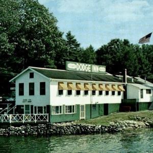 A promotional postcard from the late 1950s, or early 1960s showing the Dodge Inn in Edgecomb..