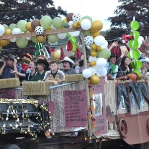 Sophomore float. KEVIN BURNHAM/Boothbay Register