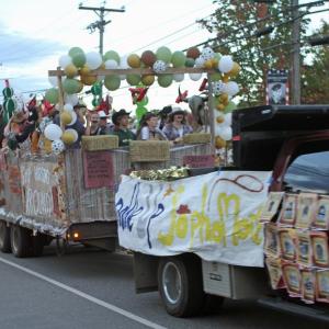 Sophomore float. STEVE EDWARDS/Boothbay Register