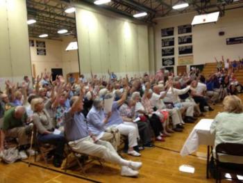 More than 300 Boothbay residents raised their hands Wednesday when asked if they wanted to keep St. Andrews Hospital open. The action came during a joint meeting of the elected representatives of Boothbay, Boothbay Harbor, Southport and Edgecomb. JOE GELARDEN/Botohbay Register
